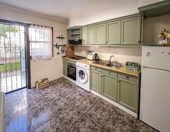 Image No.12-3 Bed Townhouse for sale