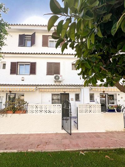 Image No.16-3 Bed Townhouse for sale