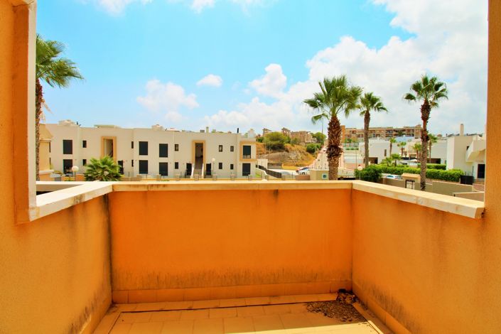 Image No.18-3 Bed Townhouse for sale