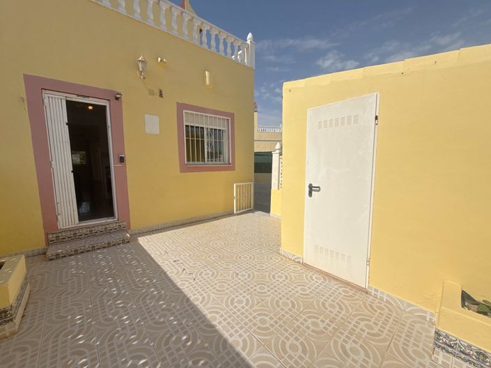 Image No.21-3 Bed Townhouse for sale