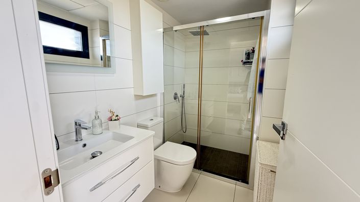 Image No.17-3 Bed Townhouse for sale
