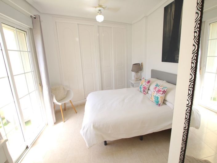 Image No.27-3 Bed Townhouse for sale