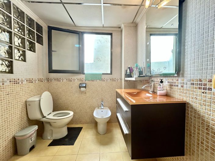 Image No.20-4 Bed Apartment for sale