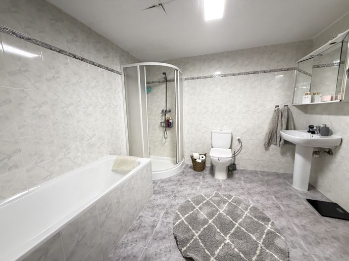 Image No.28-3 Bed Bungalow for sale