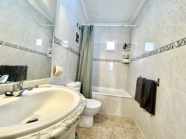 Image No.21-3 Bed Townhouse for sale
