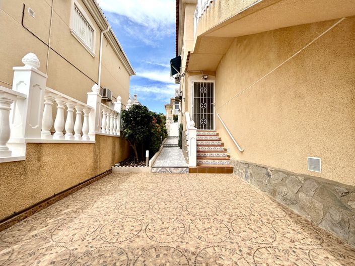 Image No.38-5 Bed Villa for sale