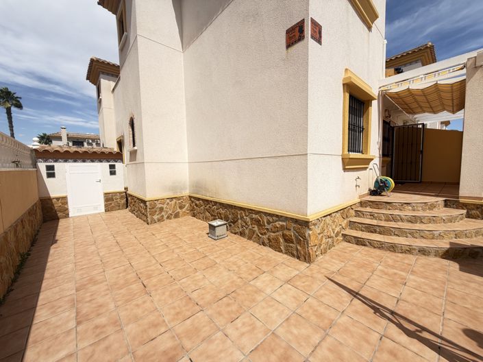 Image No.22-3 Bed Townhouse for sale