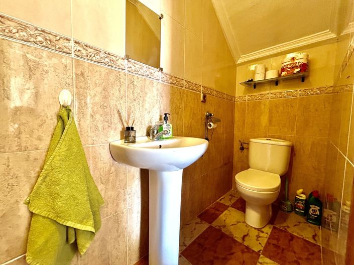 Image No.26-2 Bed Townhouse for sale