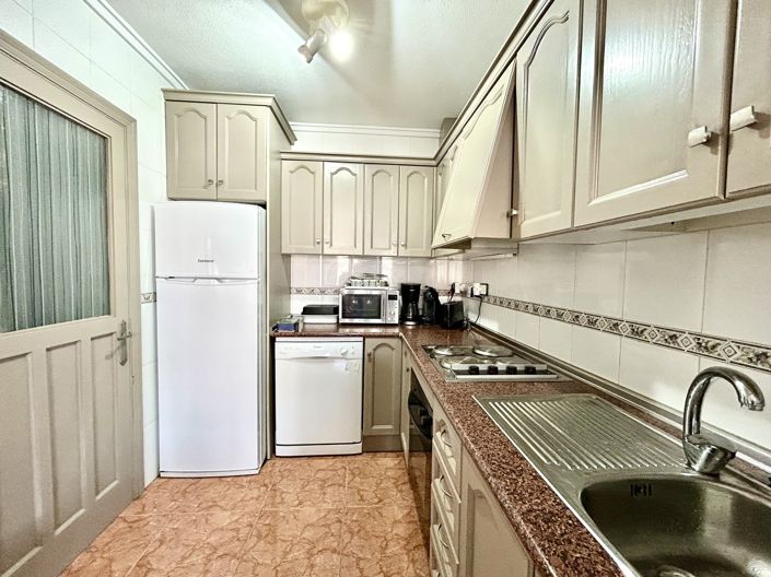 Image No.8-2 Bed Townhouse for sale