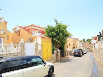 town-house-in-villamartin-4-large