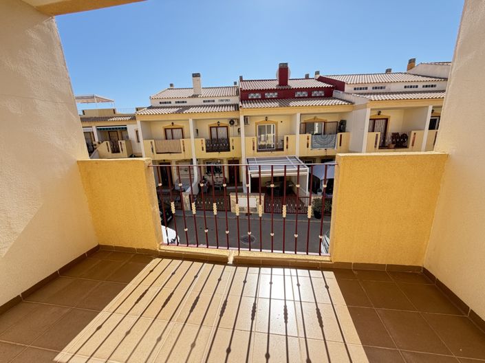 Image No.20-3 Bed Townhouse for sale