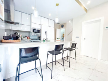 villa-in-villamartin-8-large