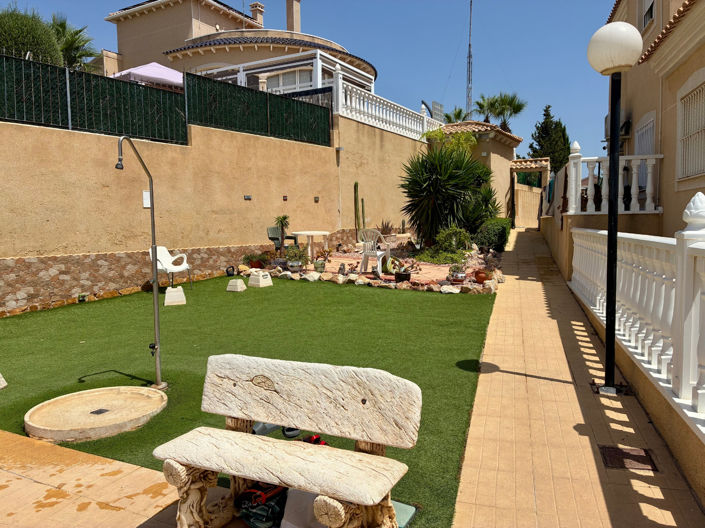 Image No.20-2 Bed Apartment for sale