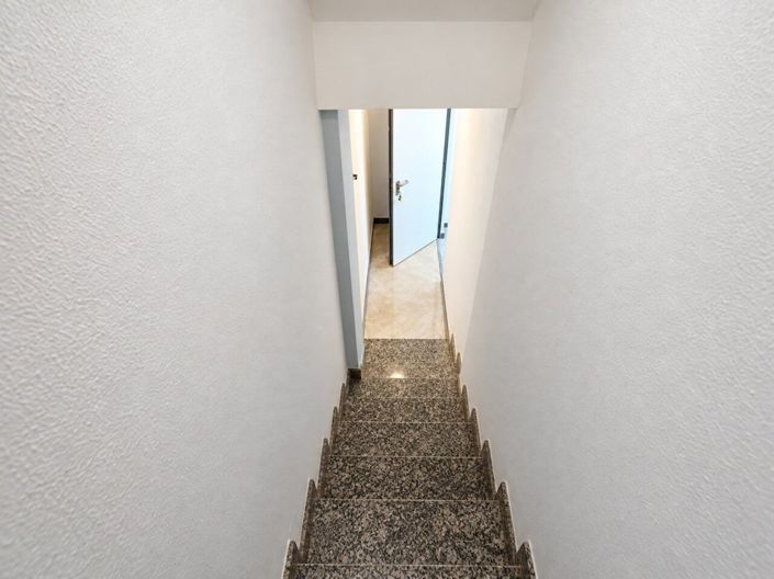 Image No.22-3 Bed Townhouse for sale