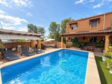 villa-in-jacarilla-1-large