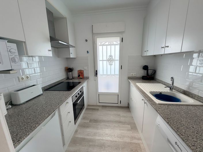 Image No.11-3 Bed Townhouse for sale