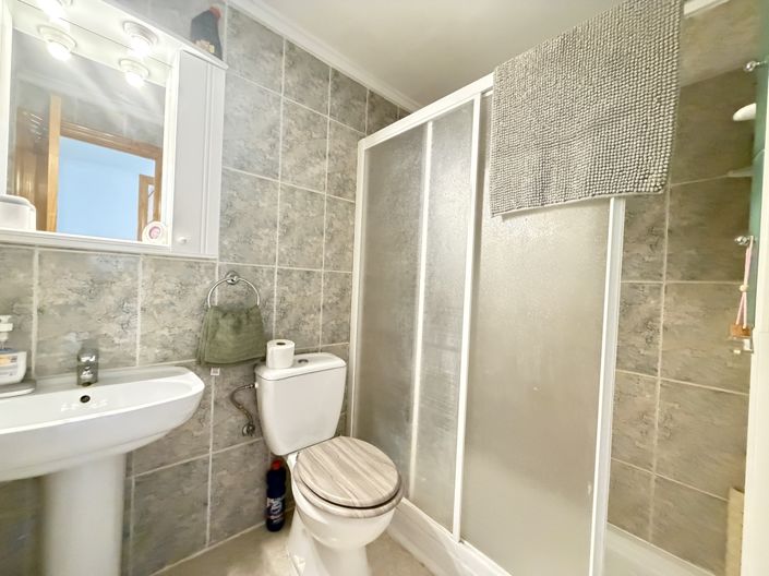Image No.17-2 Bed Apartment for sale