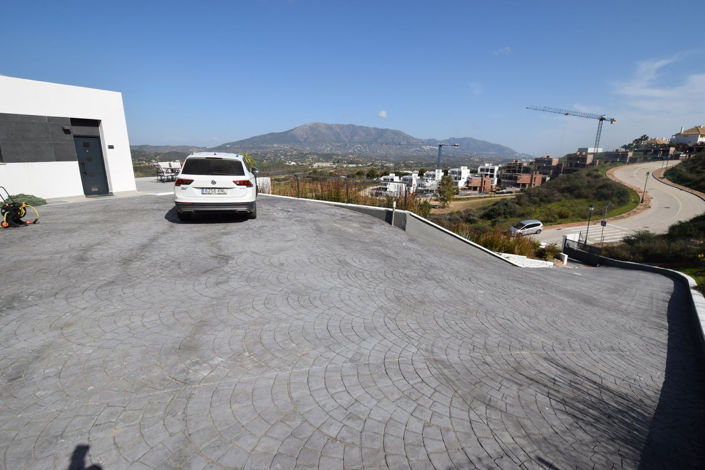 Image No.30-4 Bed Property for sale