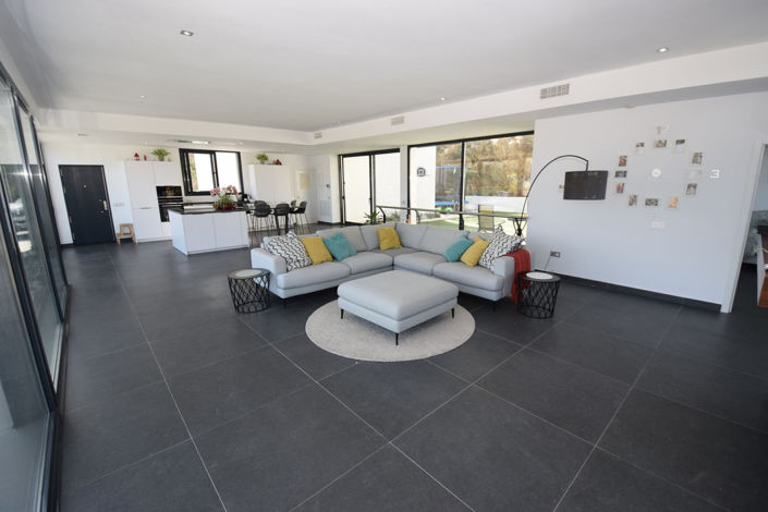 Image No.6-4 Bed Property for sale