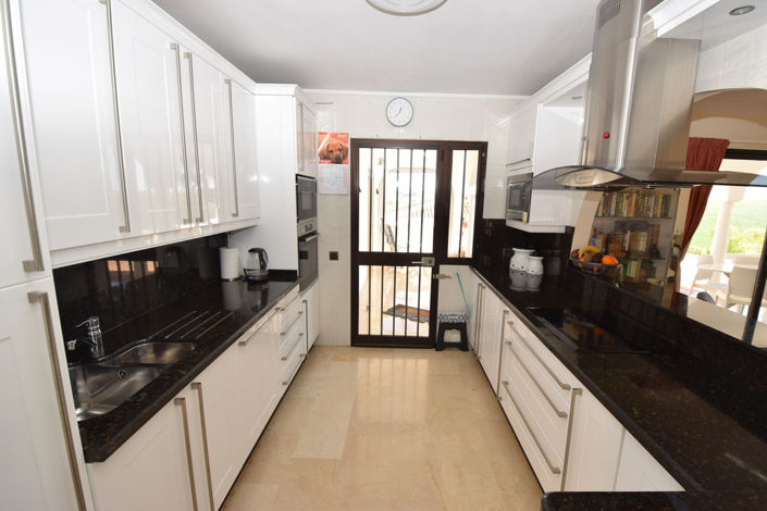 Image No.19-4 Bed Property for sale