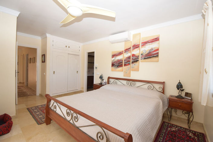 Image No.20-4 Bed Property for sale