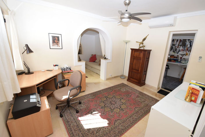 Image No.26-4 Bed Property for sale