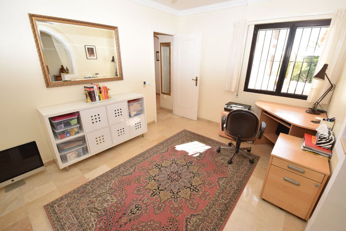 Image No.27-4 Bed Property for sale