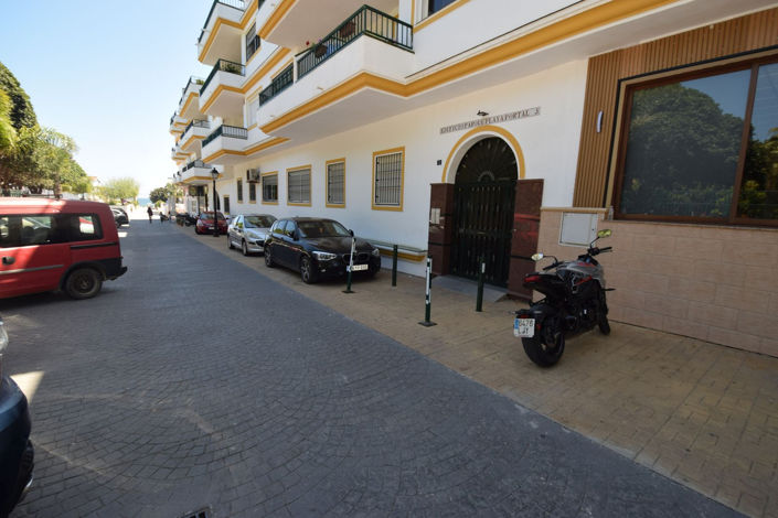 Image No.27-3 Bed Property for sale