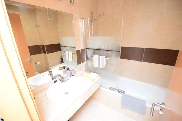 Image No.11-1 Bed Property for sale