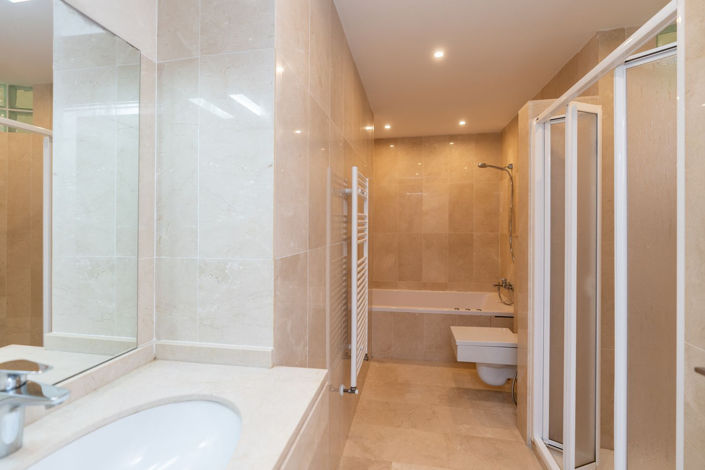 Image No.11-5 Bed Property for sale