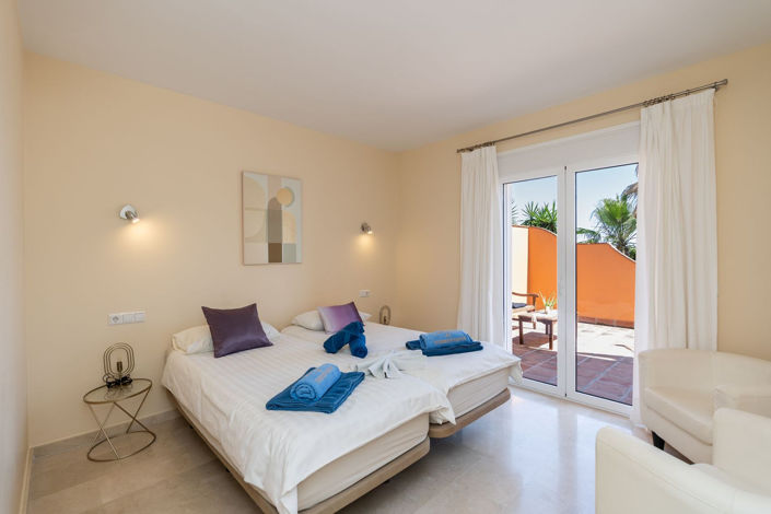 Image No.14-5 Bed Property for sale