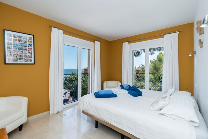 Image No.15-5 Bed Property for sale