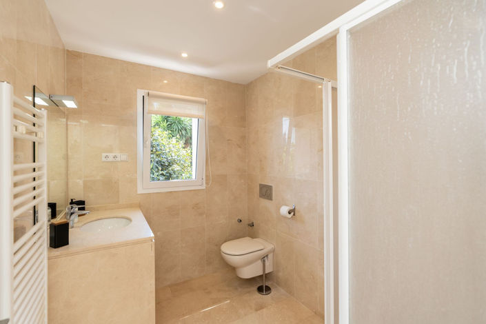 Image No.16-5 Bed Property for sale