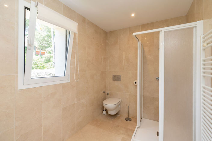 Image No.18-5 Bed Property for sale