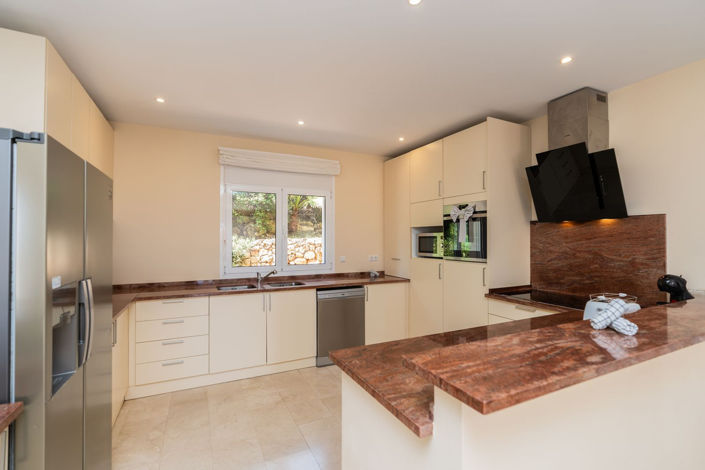 Image No.6-5 Bed Property for sale