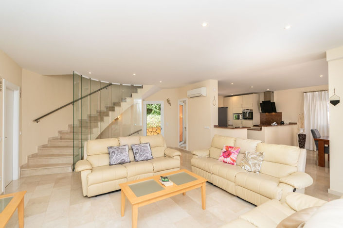 Image No.7-5 Bed Property for sale