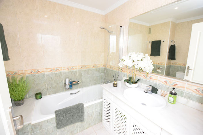 Image No.13-2 Bed Property for sale