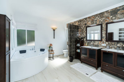 13-5fd73dea700db77384c091ca9818b1a9