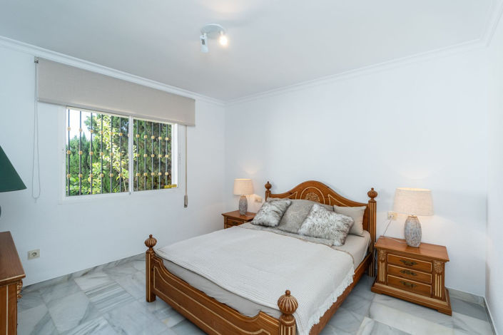 Image No.17-4 Bed Property for sale