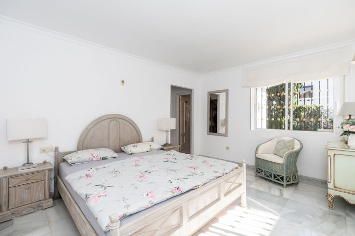 Image No.19-4 Bed Property for sale