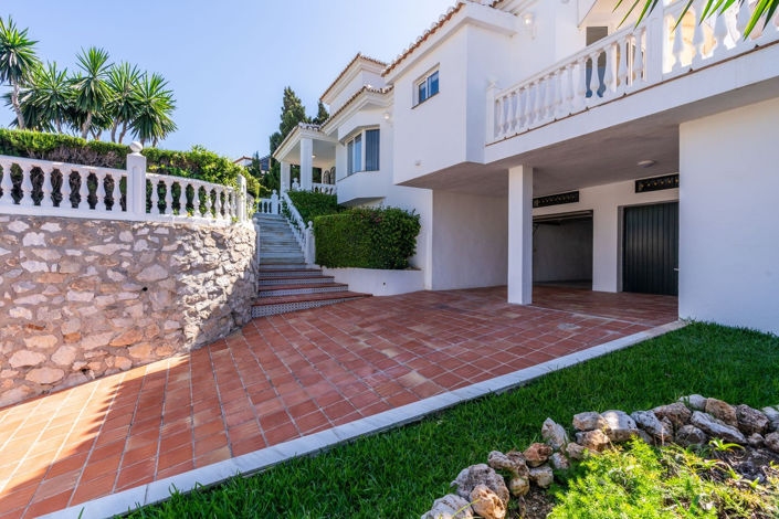 Image No.26-4 Bed Property for sale