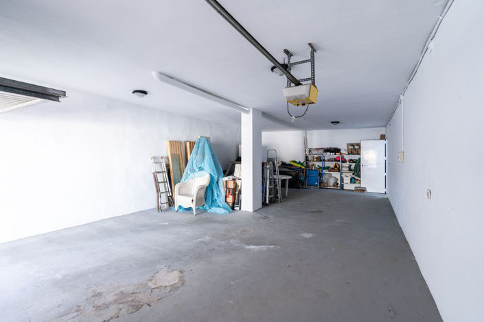 Image No.27-4 Bed Property for sale