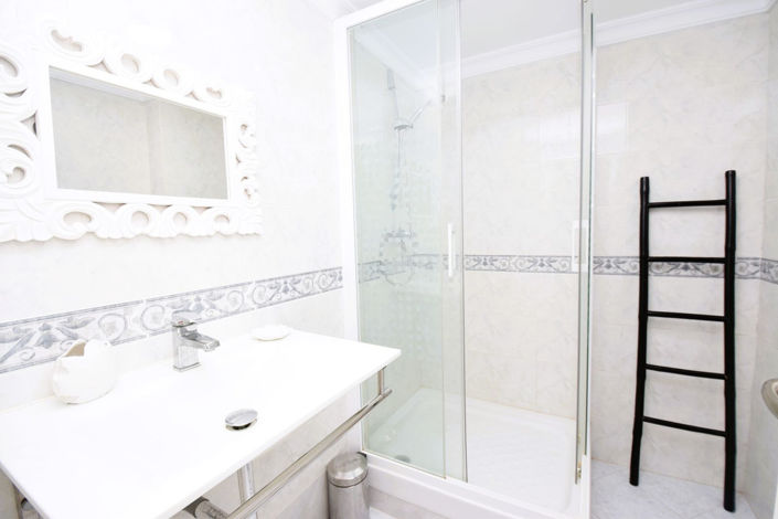 Image No.9-2 Bed Property for sale