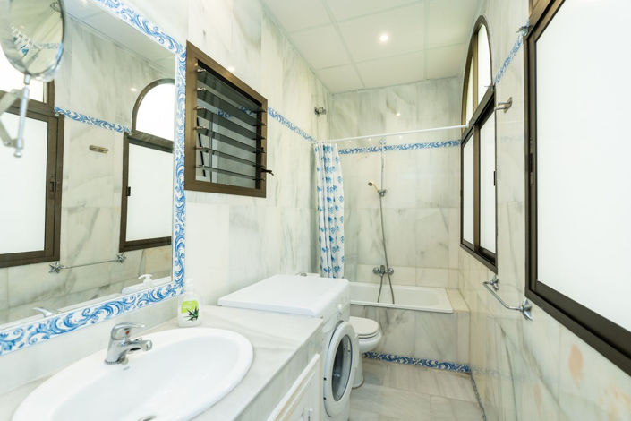 Image No.10-3 Bed Property for sale