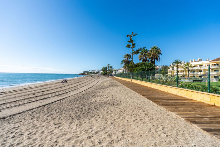 Image No.17-3 Bed Property for sale