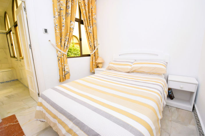 Image No.8-3 Bed Property for sale