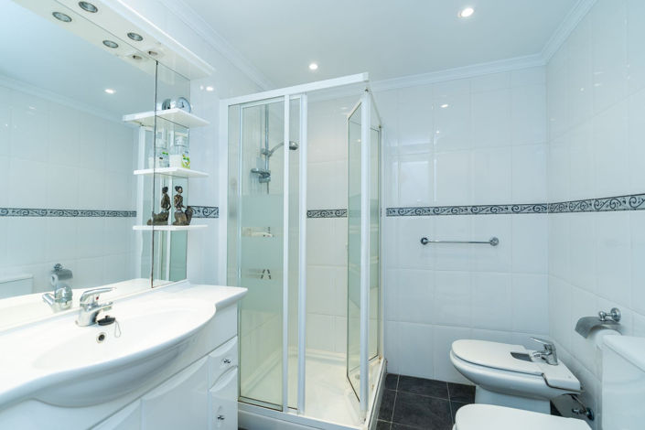 Image No.8-3 Bed Property for sale