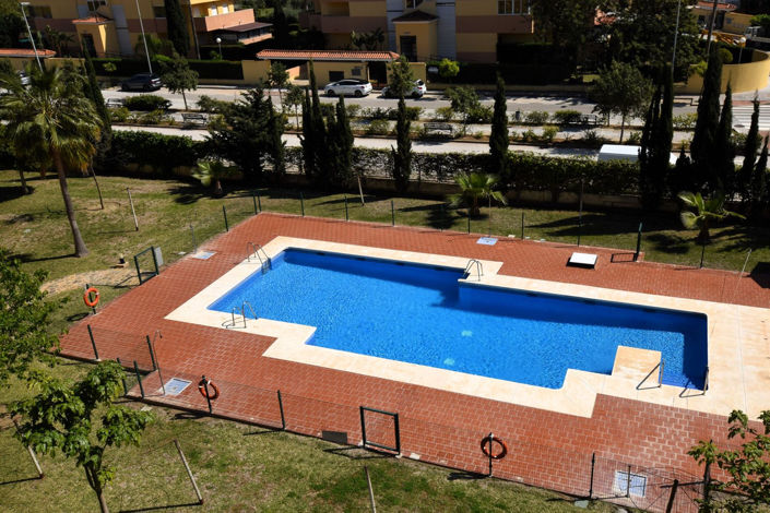 Image No.12-2 Bed Property for sale