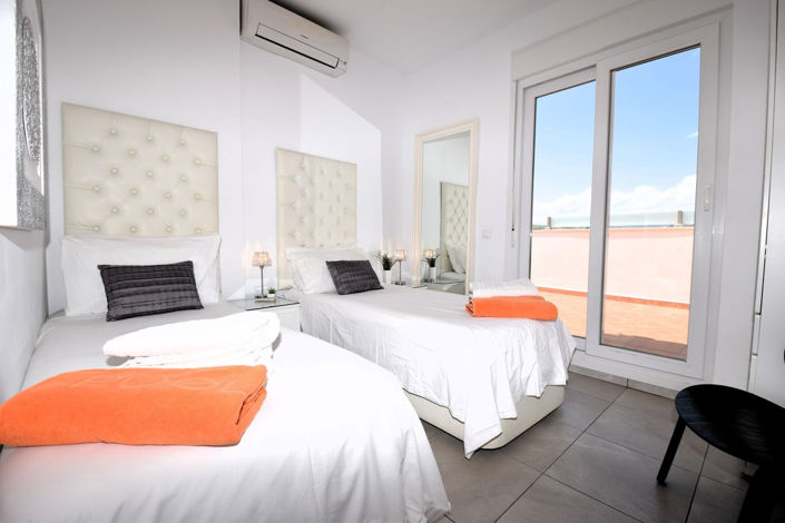 Image No.9-2 Bed Property for sale