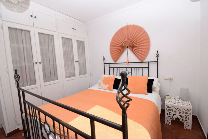 Image No.10-3 Bed Property for sale